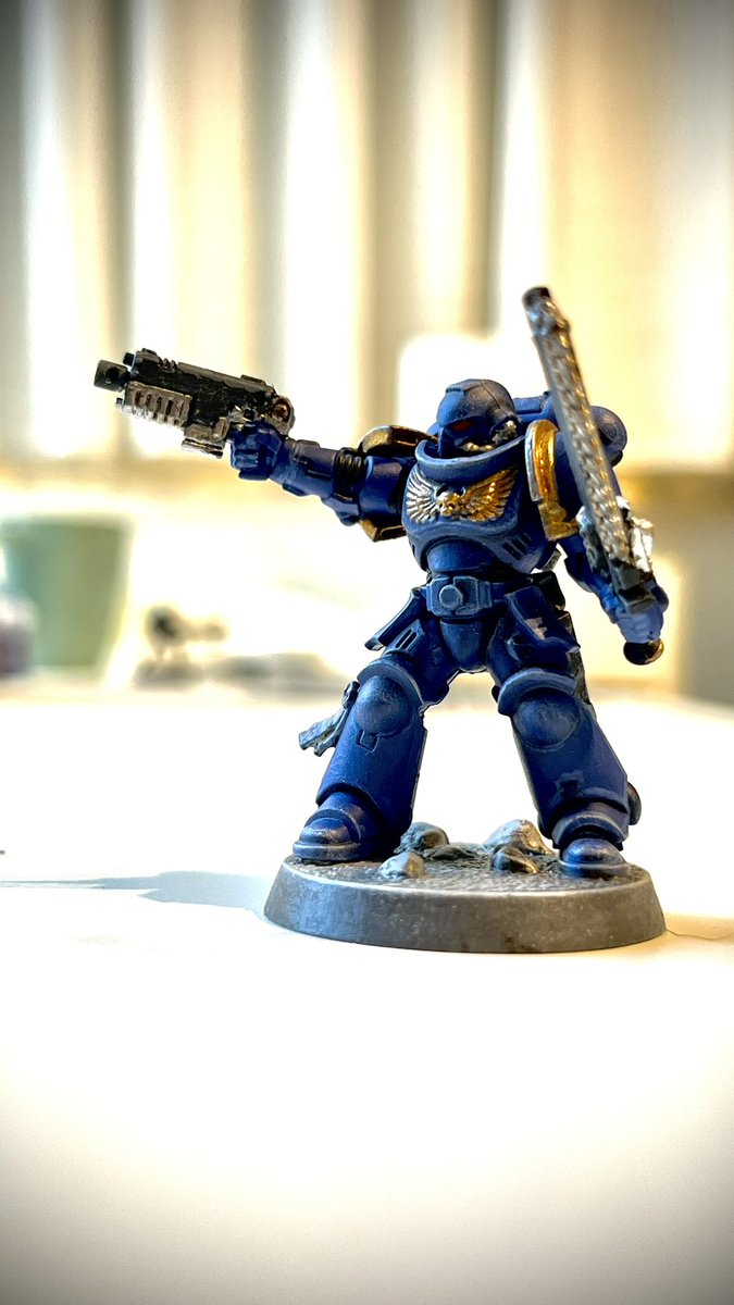 Wckx10's tweet photo. After watching like 40 hours of tutorials, I finally have the guts too try painting my self! Feedback and tips would be appreciated! #warhammer40k #WarhammerCommunity #warhammer #miniaturepainting https://t.co/Mvb6Y9mw3P
