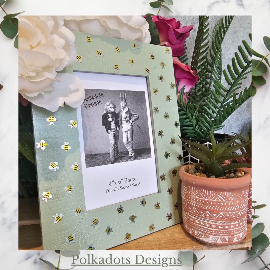 🌿Introducing #handmade light green wooden photo frame adorned with #metalbabybumblebees! 🐝Delightful addition to your décor, blending nature & art beautifully. 📸Capture moments in this unique frame! #photoframe #homedecor #handcrafted #bee-lovers etsy.com/uk/listing/148…