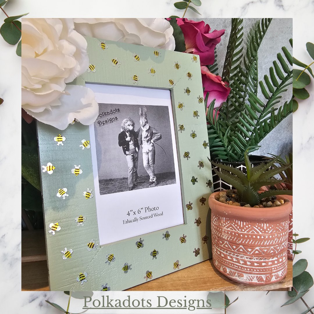 🌿Introducing #handmade light green wooden photo frame adorned with #metalbabybumblebees! 🐝Delightful addition to your décor, blending nature &amp; art beautifully. 📸Capture moments in this unique frame! #photoframe #homedecor #handcrafted #bee-lovers

etsy.com/uk/listing/148…