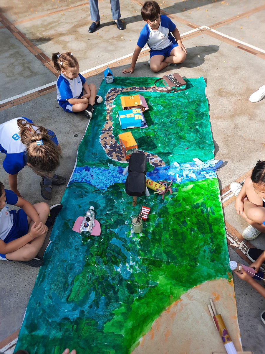 judybsb49's tweet photo. Beautiful Year 1 Exhibition of Learning...Together we can make old things new. 
@BSB_Barcelona @LJGW06 @OxleyRosalyn https://t.co/tFyxn6gHbU