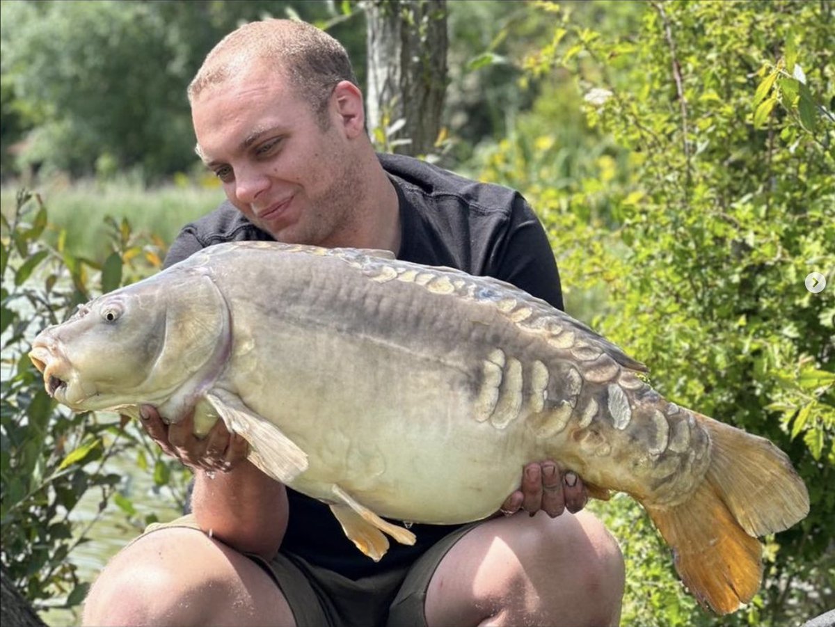 🎣 Bit of a slow start for <a href="/danieljoseph93/">DANIEL JOSEPH ♡♡</a> but the afternoon saw things pick up massively with 7️⃣ fish hooked, and 6️⃣ weighing in over 20lbs!

Awesome to hear our Armoured Boom and Size 8 Offset Hooks doing the business once more!

#GetArmoured 💀 #CarpFishing #FishingLife