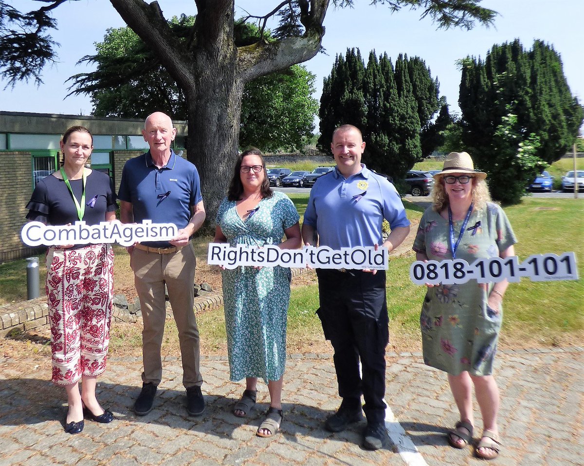 Today is #WorldElderAbuseAwarenessDay

Hurling legend Brian Cody + <a href="/gardainfo/">Garda Info</a> Sgt. John Duffy + <a href="/ALONE_IRELAND/">ALONE</a> joined CO Grace Rothwell &amp; colleagues in <a href="/HSELive/">HSE Ireland</a> offices Lacken, Kilkenny to officially launch it in South East.

hse.ie/eng/services/l…

Helpline (0818) 101 101