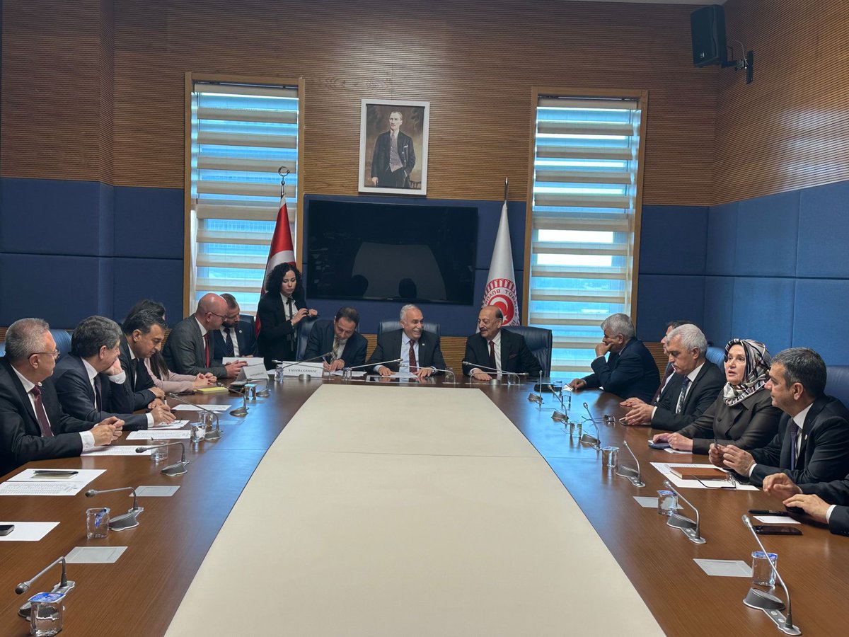 vedatbilgn's tweet photo. TBMM Aile, Çalışma ve Sosyal İşler Komisyonumuzun 28. Dönem ilk toplantısını yaptık. Komisyon Başkanlığı için şahsıma teveccüh gösteren kıymetli komisyon üyelerimize teşekkür ederim.
Sn. Cumhurbaşkanımız @RTErdogan liderliğinde Türkiye Yüzyılı hedefiyle çalışmaya devam edeceğiz. https://t.co/x5CSVr7xR7