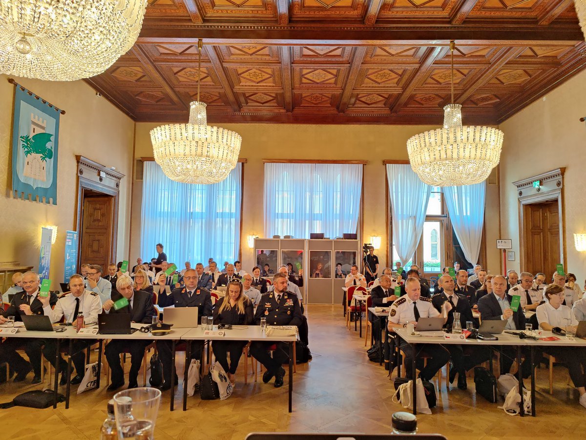TainaHanhikoski's tweet photo. Delegates' Assembly @ctif_org alkoi hetki sitten. Vuosi on ollut työntäyteinen ja kiva nähdä moni jäsenmaa paikan päällä, osa lisäksi etänä mukana. Tänään vaihtuu myös muutama kollega, kun kolmen varapuheenjohtajan kaudet tulee täyteen. #delegatesassembly #frs https://t.co/FjPxent0xh