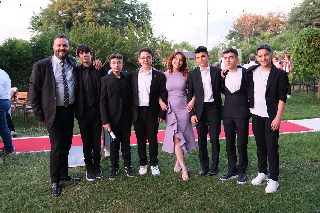 Biz büyük bir aileyiz.💙❤️

#bahcesehirnilüferkampüs
#classof2023