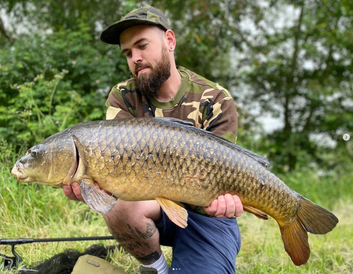🎣 Nothing like that 'first fish" feeling when you tackle a new syndicate! Nice job @aidendunbar_carp_angler, stunning fish 👊

#GetArmoured 💀 #Outdoors #Lake #Fish #Carp #Fishing #CarpFishing #FishingLife #Karpfen #CarpFishingUK
