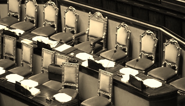 carmelopalma's tweet photo. Hanno chiuso il Parlamento per 7 giorni per la morte di Berlusconi! 
Perché una così plateale fragnaccia è diventata verità condivisa? 
Per una ragione molto più profonda della mediocrità dei treccartari di giornata.
Un mio articolo su @Strade_Magazine 
https://t.co/Kx4lV7FIfY https://t.co/YKW15HH5GF