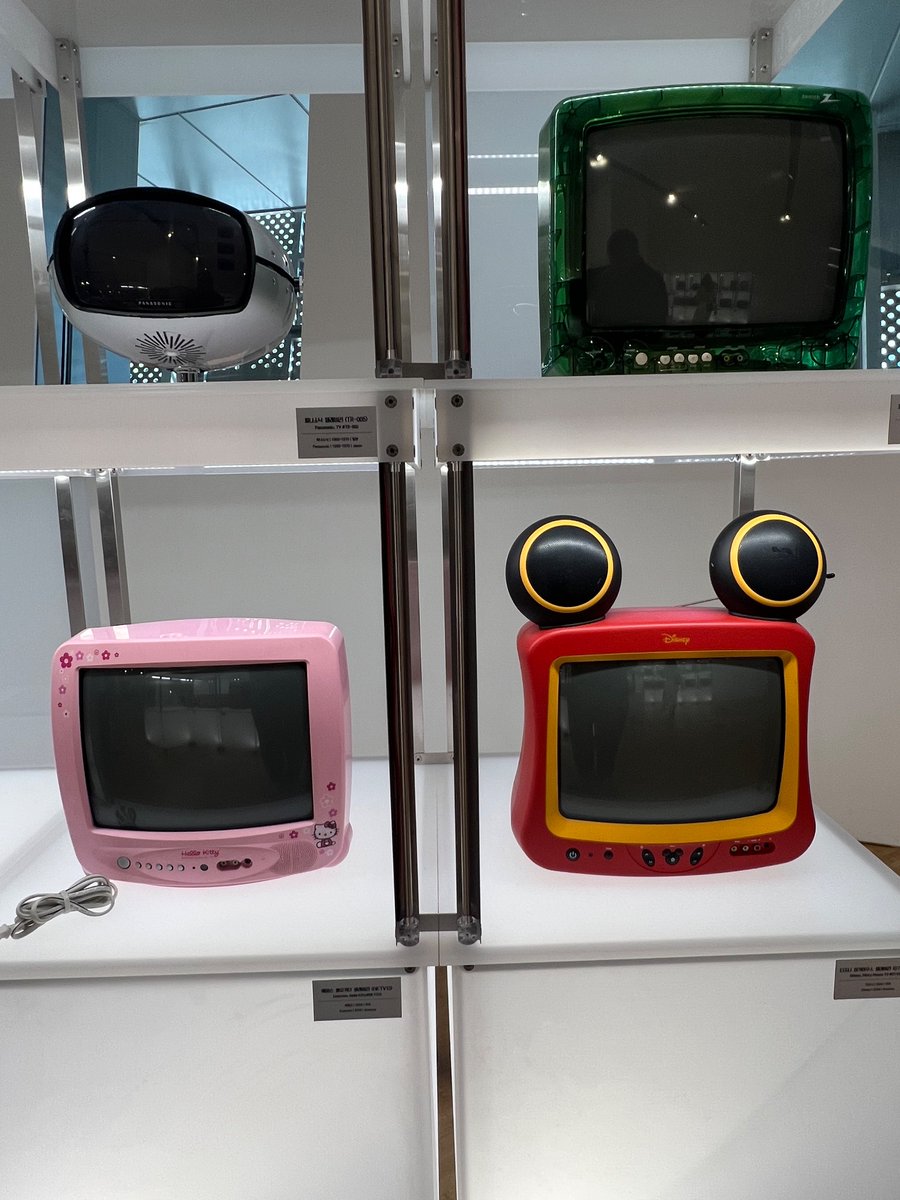 reindhir's tweet photo. Came across a CRT Museum in Seoul. Imagine playing Melee on all these badboys. 🥹 https://t.co/H0zwHq1cEc
