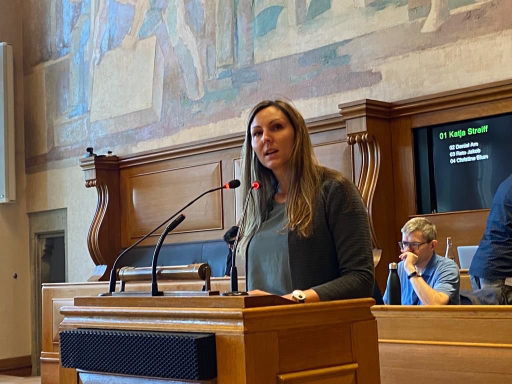 philmesserli's tweet photo. Die #Zukunft ist auch digital. #EVP-Grossrätin @KatjaStreiff fordert, dass der Kanton für die #Schulinformatik die Schaffung einer gemeinsamen Grundausstattung, Lernplattform und Beschaffung prüft. Es braucht eine gute und bezahlbare Informatikausstattung in den #Schulen. https://t.co/mcufVat0t0
