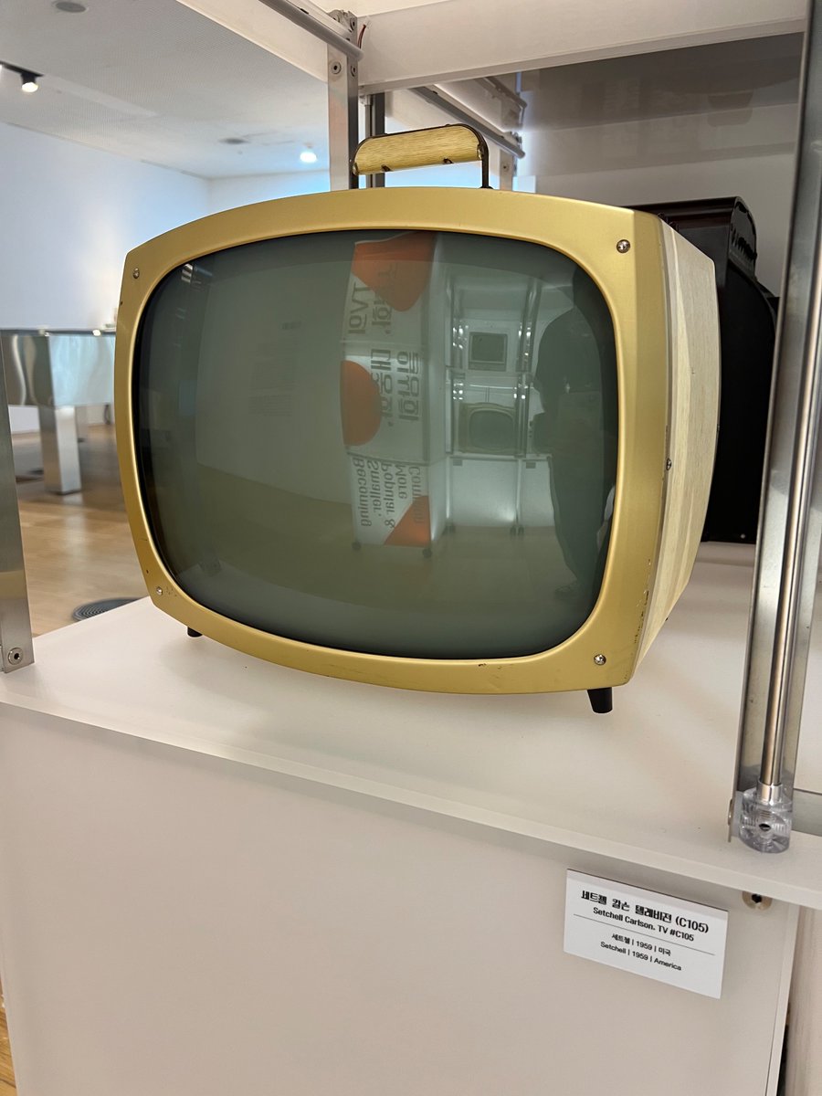 reindhir's tweet photo. Came across a CRT Museum in Seoul. Imagine playing Melee on all these badboys. 🥹 https://t.co/H0zwHq1cEc
