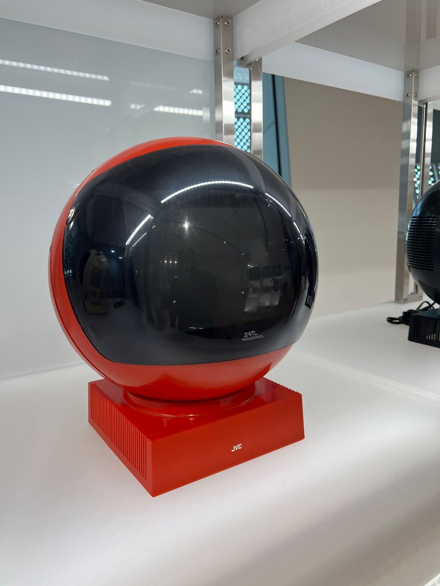 reindhir's tweet photo. Came across a CRT Museum in Seoul. Imagine playing Melee on all these badboys. 🥹 https://t.co/H0zwHq1cEc