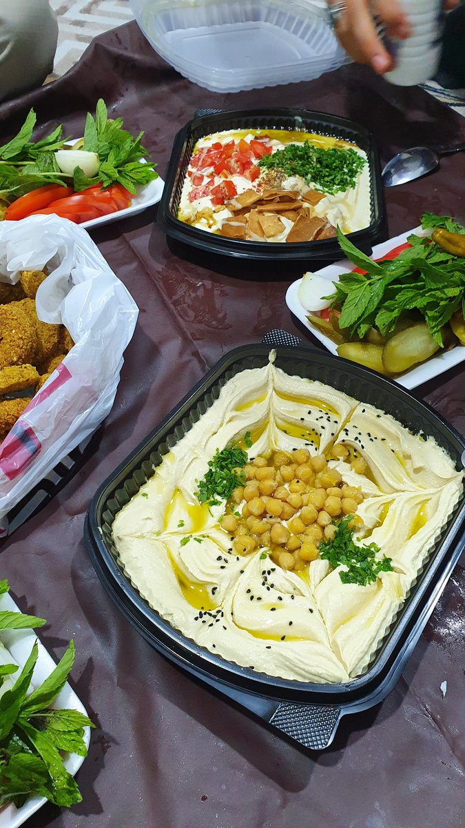 Suriyelilerin favori kahvaltısı Hummus ve Felafil