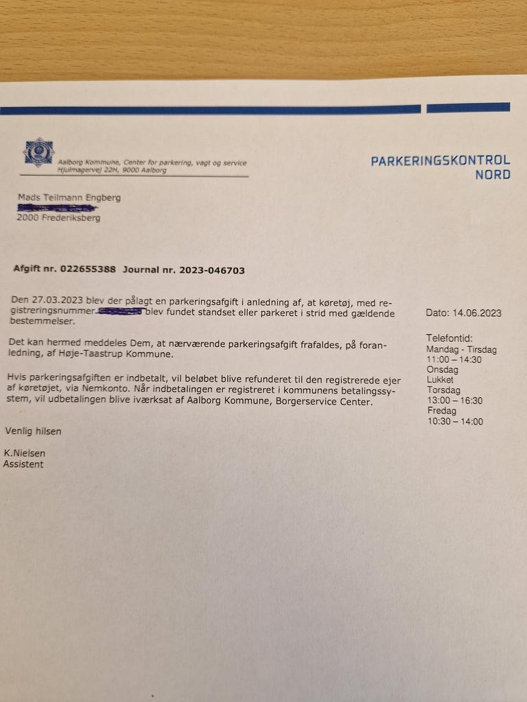 _MadsEngberg's tweet photo. Er det den anden torsdag i denne uge? Jeg har fået frafaldet en p-bøde uden at klage. Hvad er odds for det. https://t.co/PqaX7uesfw