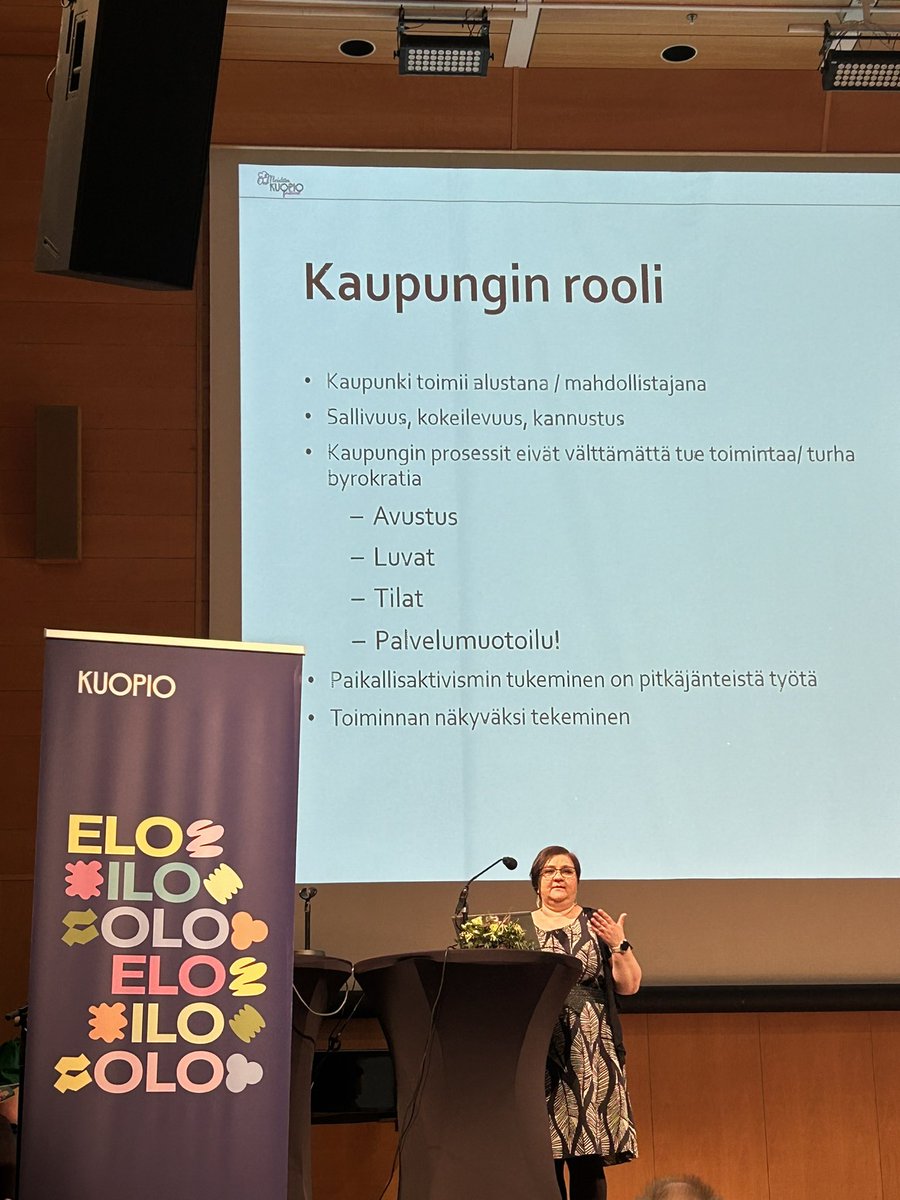 KaisaLSmith's tweet photo. Kaupungin rooli toimia #alusta na ja #mahdollistaja na. Muotoja #avustus #luvat #tilat #palvelumuotoilu ja asioiden tekeminen näkyväksi, kertoo Nina Venäläinen #kansalaistoiminta #neljässektori #omaehtoisuus #visuaalisuus #hyvinvointiseminaari #kuopio https://t.co/oSCGCCv3HJ