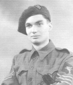 6/
In September 1944 Goffinet (pic) destroyed a Panzer IV in the Ardennes. “I chucked a gammon bomb that exploded against it,” Jacques told me. “Then the commander stuck his head out of the turret, which wasn't very sensible.”
Commander & his Panzer - kaput