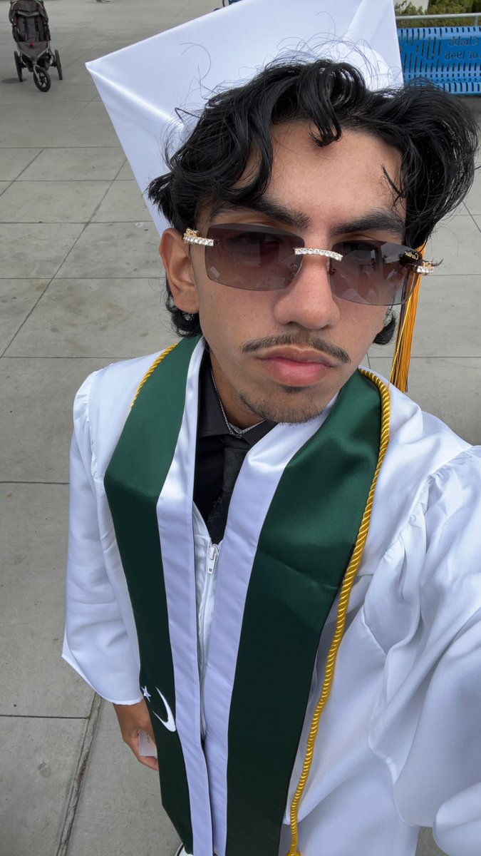 Musaibnuthman's tweet photo. Finally graduated Alhamdulilah. “Verily with hardship comes ease “
فَإِنَّ مَعَ الْعُسْرِ يُسْرًا - https://t.co/gb1IUTTETN