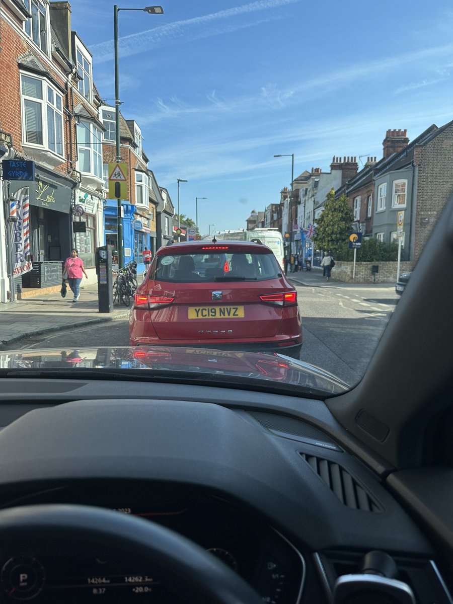 kphilbin's tweet photo. @networkrail utter fail keeping green and moving in Sheen.  Level crossing is down more than 45 min every hour and cars are stacking up in the morning.  Waited 18 minutes to get through the level Crossing this morning. https://t.co/D2i1OdV3E6