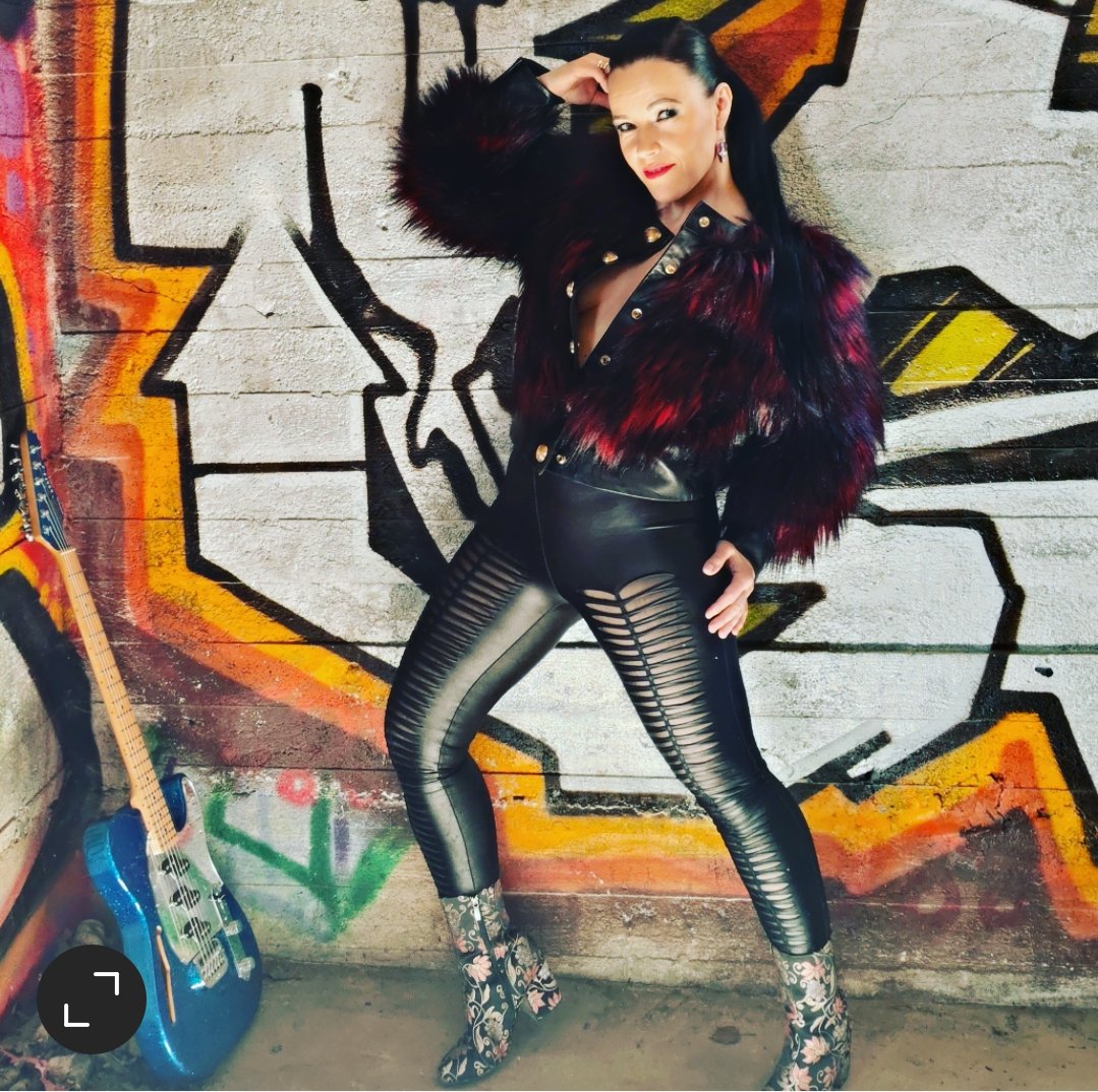 Erja Lyytinen (@erjalyytinen) on Twitter photo Hot summer day shooting in a secret location ❤️🔥🌞 Something neat coming up soon!! 🖤Ps. Wanna hear about the news & get special offers?! Join my newsletter now at erjalyytinen.com - get 2 songs for free! 😘✌️
#erjalyytinen #guitarist <a href="/GandLGuitars/">G&L Guitars</a> Hot summer day shooting in a secret location ❤️🔥🌞 Something neat coming up soon!! 🖤Ps. Wanna hear about the news & get special offers?! Join my newsletter now at erjalyytinen.com - get 2 songs for free! 😘✌️
#erjalyytinen #guitarist <a href="/GandLGuitars/">G&L Guitars</a>