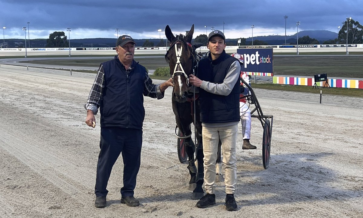 Bdtc150's tweet image. OH BOY! MIYAGI BOY (trained/driven by Darren Pace) flies down the outside and then resists late inside challenge to claim COOKE AND FOLEY PACE @Bdtc150 R1. Congratulations to the Pace family