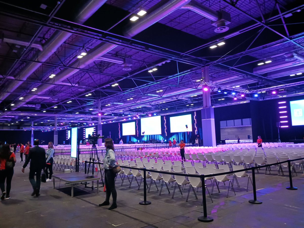 Mallavibarrena's tweet photo. Que barbaridad de evento de @awscloud en el #AWSSummit de Madrid hoy. Felicidades. Me siento como en USA. https://t.co/9NM1yGvDhv