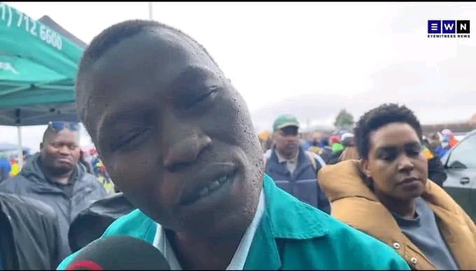 PatrioticMedia1's tweet photo. JO'BURG MAYOR DROPS SICK AGAIN
@MYANC @EFFSouthAfrica proxy mayor @KabeloGwamanda fell sick again this morning when he was about to go live on air with @MararaMoabelo on @Powerfm987 . He is said to be recovering well at home. https://t.co/RtwJ0IdyzG