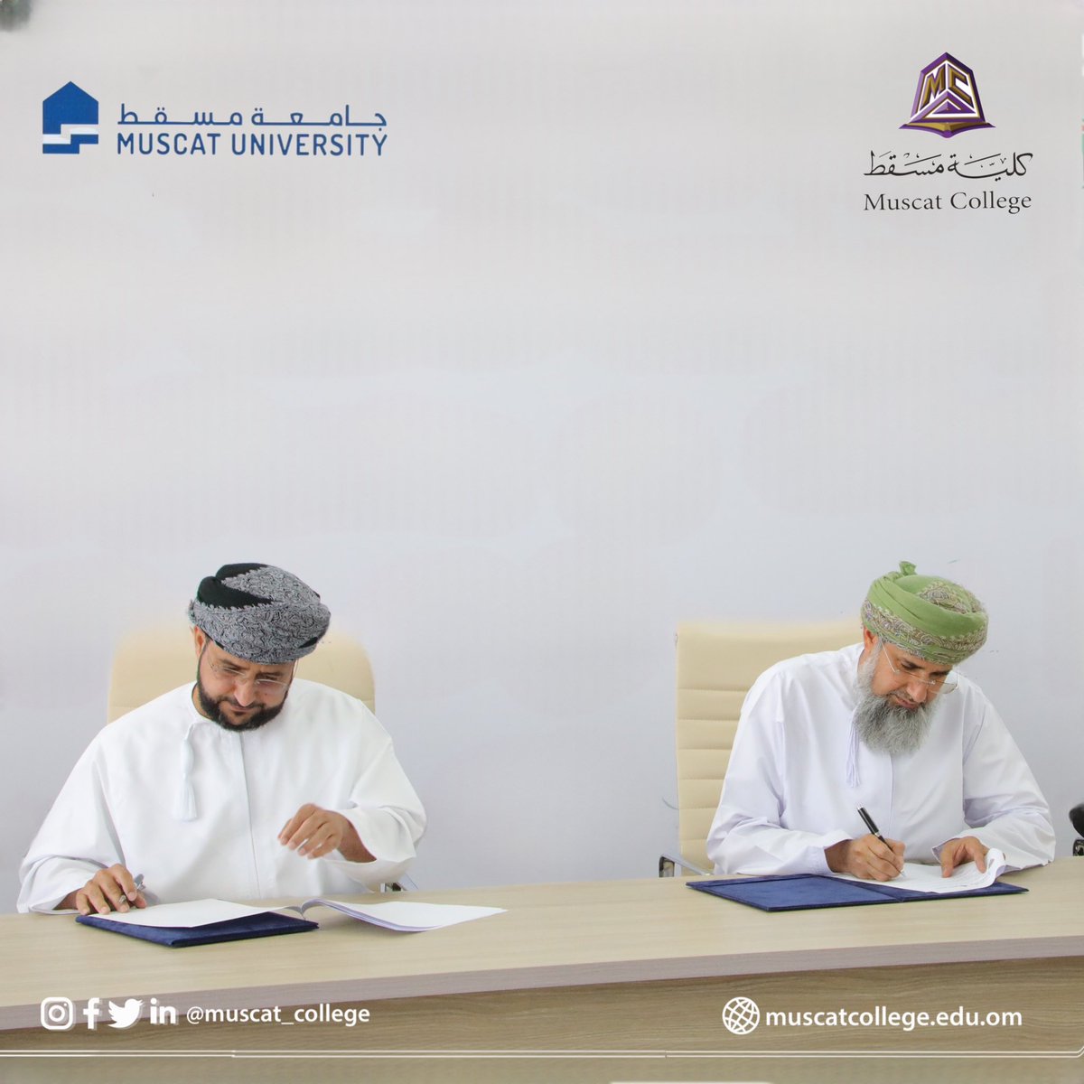 muscat_college's tweet photo. في إطار التعاون وتبادل الخبرات وقع الدكتور خلفان بن عبدالله المسروري عميد #كلية_مسقط والبروفيسور خميس بن حمد اليحيائي رئيس #جامعة_مسقط مذكرة تعاون في ادارة البحوث العلمية لرفع انتاجية البحوث العلمية وتعزيز القدرات المهنية وتطوير الثقافة البحثية #muscat_college #bemuscat https://t.co/pLuZ7jorym