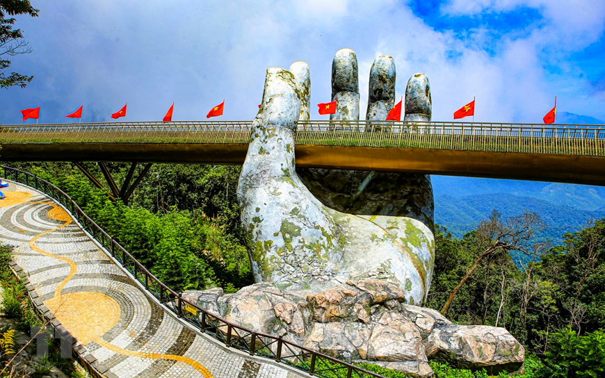 The GOLDEN BRIDGE: A MARVEL OF ARCHITECTURE ON BA NA HILL
#abmtravel #johnabm #sapa #halongbay #ninhbinh #hoian #nhatrang #dalat #mekongtour #vietnam #travel #familytrips #companytrips #outingtrips #packagetours #privatetours #trekking #diving #teambuilding #biking