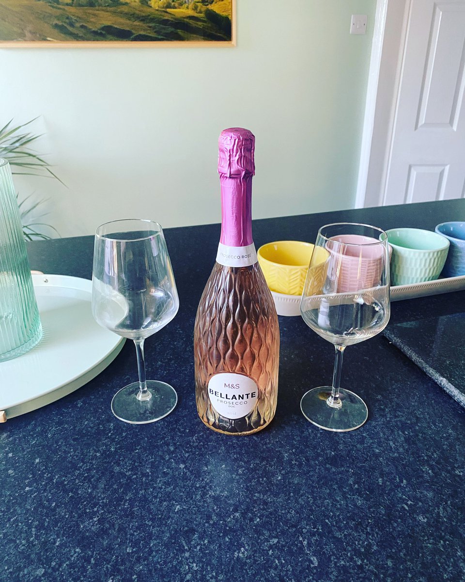 EmilySnaith4's tweet photo. After almost 18 months of treatment, I’ve been signed off from the oncology team!🥂#CompleteRemission #SignedOff #inflammatorybreastcancer https://t.co/CKcB9PsXxM