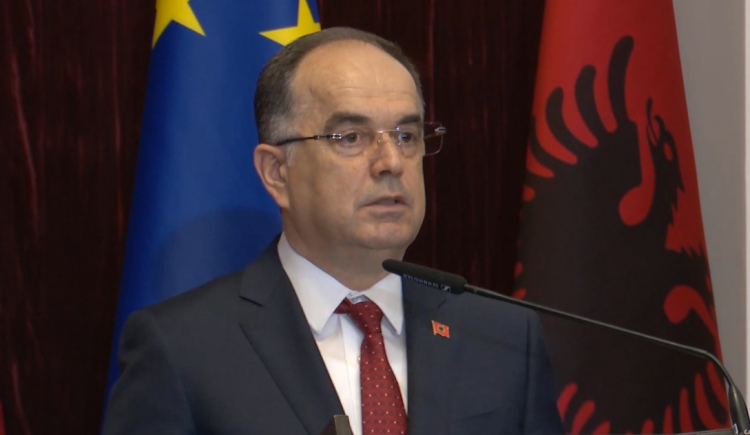 FrekuencaC's tweet photo. Rrëmbimi i tre policëve të Kosovës,Presidenti Begaj: Partnerët ndërkombëtarë të ndërhyjnë
https://t.co/YUJVeHBUSx
#kosovo #serbia #NATO #BE https://t.co/16BvxHZ3WC