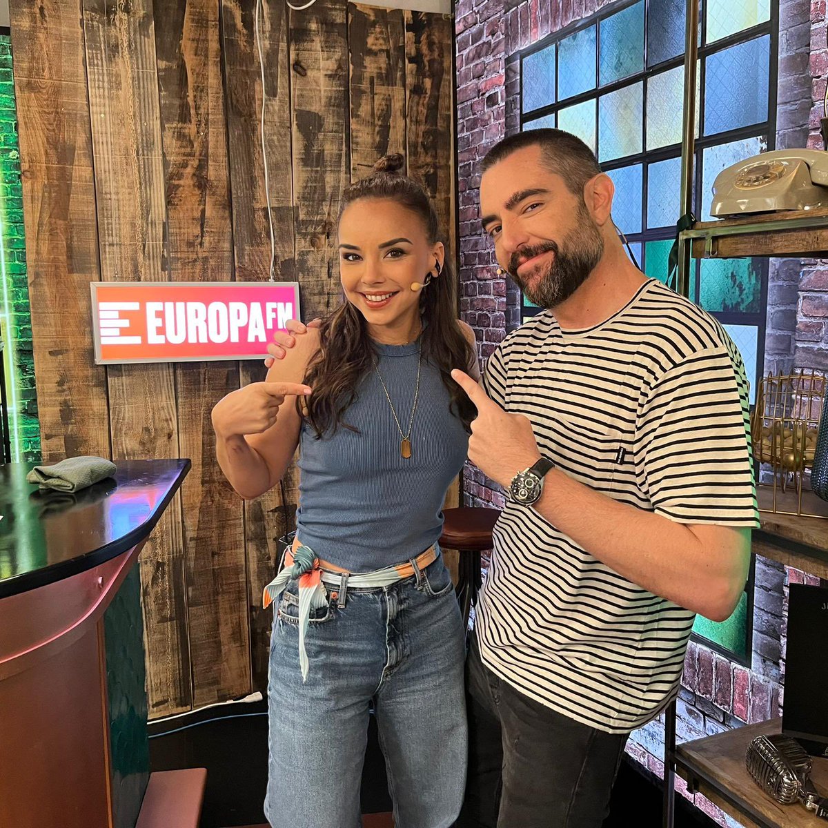 👋🏼👋🏼 Hoy viene a visitarnos al bar de "Tómatelo menos en serio" ... el gran <a href="/DaniMateoAgain/">Dani Mateo 🤘🏼</a> 🙌🙌
Estaremos acompañados por  #VictoriaMartín <a href="/mariaisabelrr9/">Masi</a> y <a href="/VentuGG/">Ventura Gil de Gómez</a> ❤️❤️❤️
20hrs en canal de youtube de #whiskey <a href="/Jameson_es/">Jameson España</a> y a la 1hrs en <a href="/europa_fm/">Europa FM</a> 😊😊
Buen día aldea! 😘💋💋