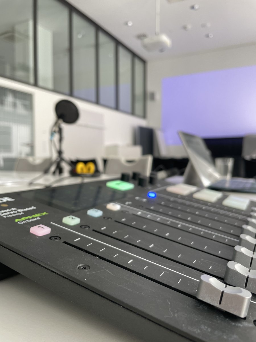 Digital Workspace on the road: 10-14 Uhr gibt's in der Goethestr 3-5 (SSZ) Lehr- &amp; Lernberatung zu Themen wie: #Podcasts, #Videos, #Gestaltung und #Aktivierung in der #Lehre
Mit dabei sind u.a. Expert:innen der <a href="/HTWKLeipzig/">HTWK Leipzig</a>, <a href="/TUChemnitz/">TU Chemnitz</a> &amp; <a href="/tudresden_de/">TU Dresden</a>
Special Guest: Softeis! 🍦