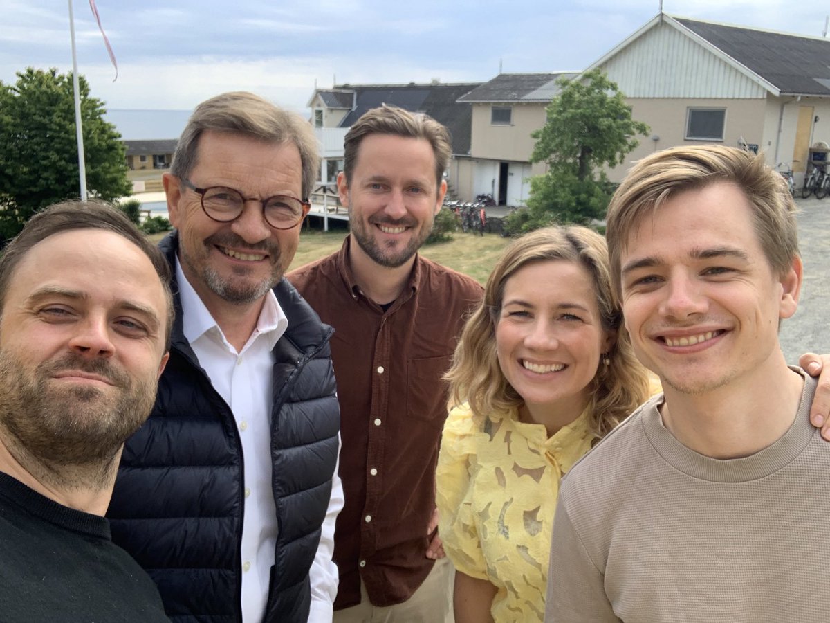 KatrineBjerre's tweet photo. Så er team ⁦@Synergiorg⁩ landet på #fmdk! 

Vi ses derude - måske til vores debat kl 15.30 og efterfølgende tordagsbar kl. 17.00 i F5? 😎 https://t.co/OvPyj17EKy