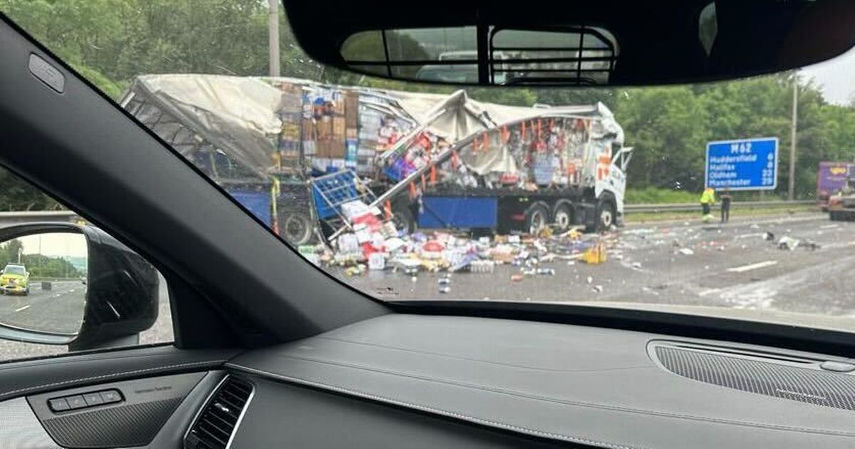 truckerworld's tweet photo. #M62 Junction 25 traffic live as lorry #Crash shuts two lanes near #Huddersfield
π https://t.co/Q5mt7DmTf7
#A629 #A644 #Brighouse #Hgv https://t.co/BA8BsNCqEQ