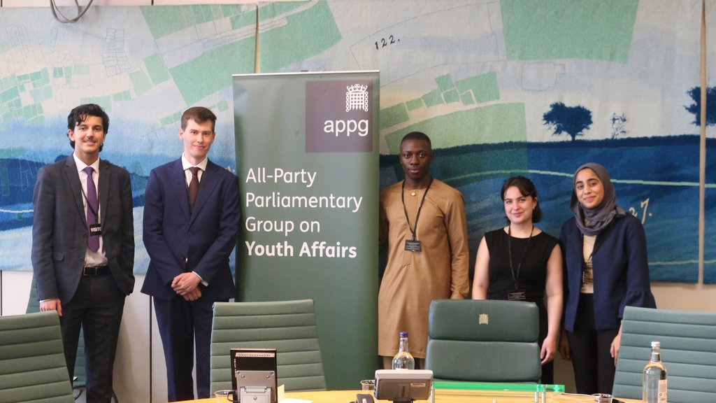 🌎Unable to attend our latest @YouthAPPG? Young people gathered to discuss the importance of youth perspective in international affairs. @UKYA_live Maurizio Cuttin, who co-chaired the event, has written a blog summarising what you missed. 👀 Read: tinyurl.com/yjccuefh