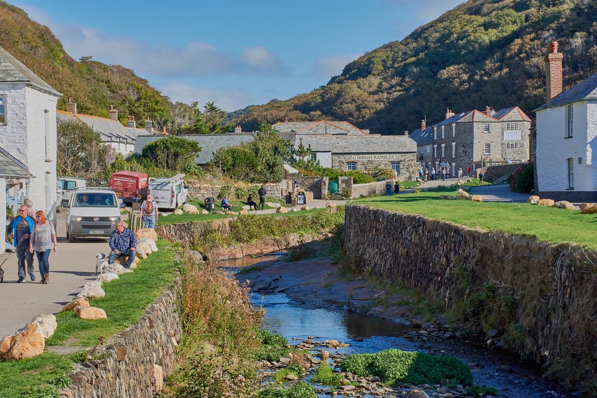 TintagelBridge's tweet photo. The weather is just fantastic for a scenic break to Cornwall. Book direct for best prices Tel:07920488250 https://t.co/ceQLEDchZP #Tintagel #Boscastle #PortIssac #Rock #Cornwall #family #staycation https://t.co/dXTUWrJ8Or