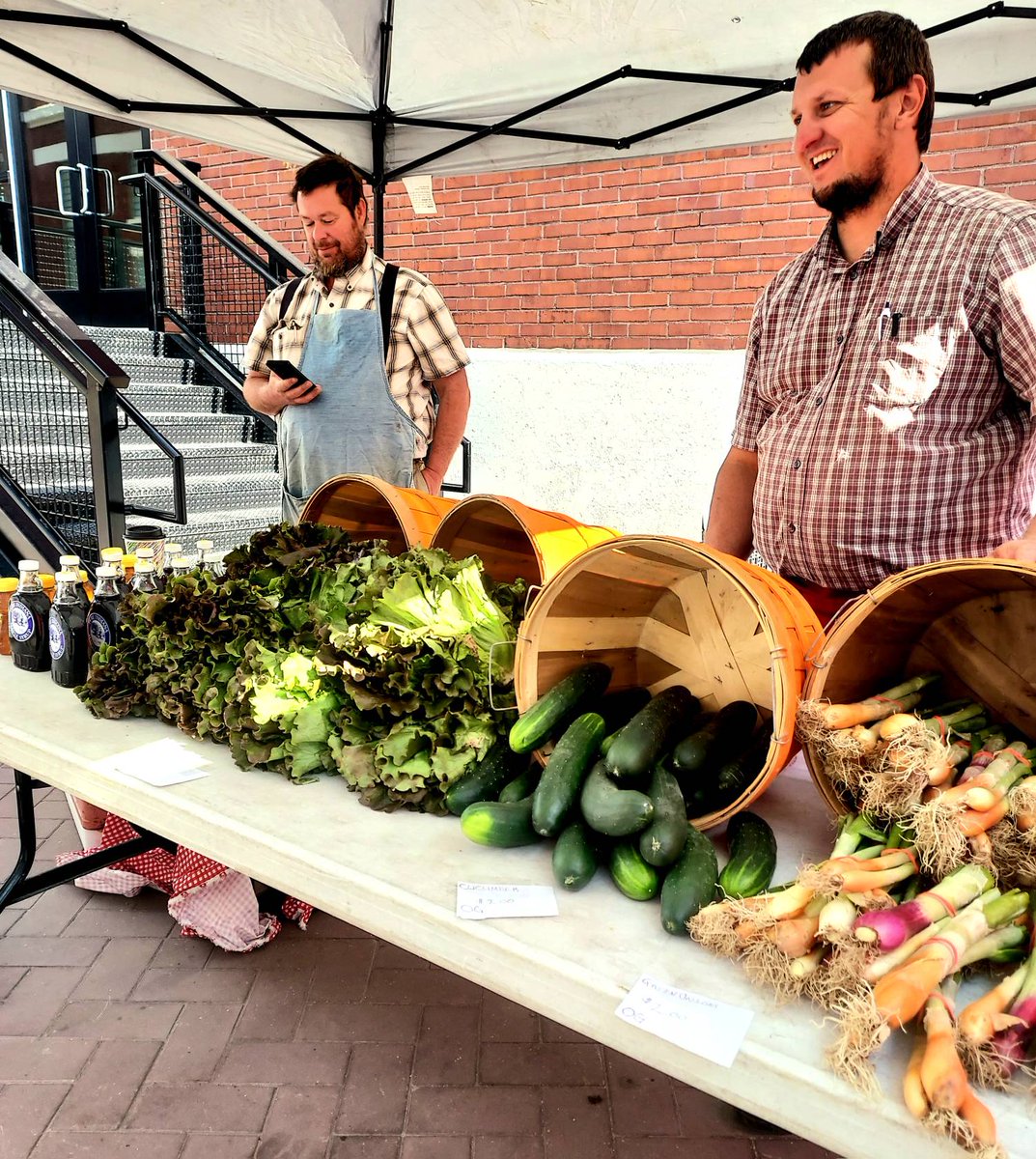 FtWaynesFM's tweet image. You can taste the difference when you get high quality locally grown produce! 

#freshveggies #produce #ElectricWorks #DynamoAlley #ftwaynesfm #freshfw #fortwayne #farmersmarket