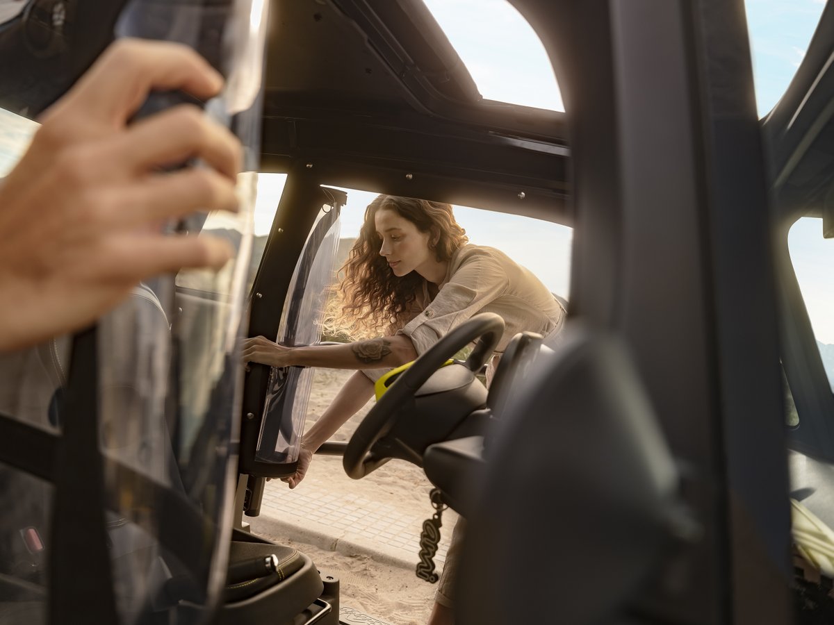 CitroenUKPR's tweet photo. Only a few more days to go... 👀 

The new #CitroënAmi Buggy II will go on sale on Tuesday 20 June at 2.00pm. 1,000 vehicles will be sold worldwide, with 40 available to UK buyers. #MyAmi Buggy will be priced at £10,495 OTR in the UK. 👉https://t.co/LEJsPffdsS https://t.co/tvQjKluiK2