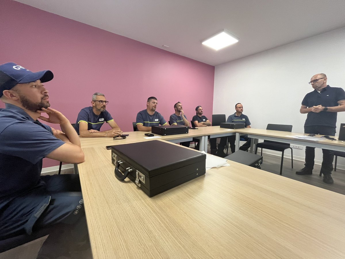 LOUVETY M tweet media