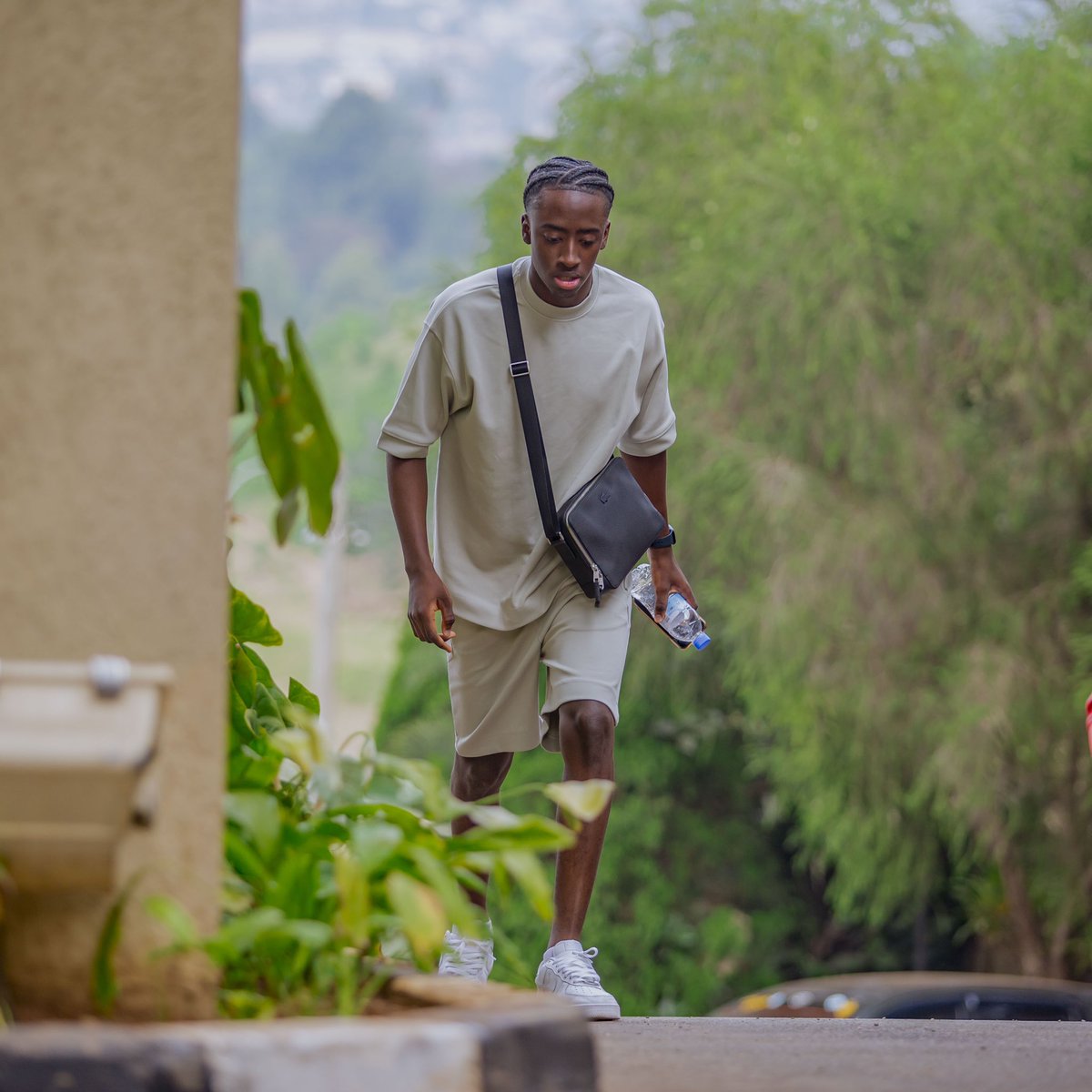 Umukinnyi <a href="/HakimSahabo22/">Hakim Sahabo</a> yamaze kugera mu mwiherero w’ikipe y’igihugu  #Amavubi, aho yaje kwifatanya n’abandi mu kwitegura ikipe ya <a href="/moz_osmambas/">🇲🇿Mozambique TheMambas #WCQ #WCQ2026</a> 
#Amavubi
