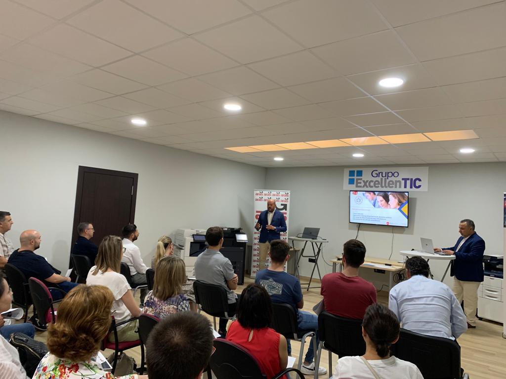 NETHIVE_es's tweet photo. Ayer tuvimos la oportunidad de hacer un taller de #ciberseguridad a 30 empresas muy preocupadas por su continuidad de negocio ante ataques informaticos. Les enseñamos a proteger su mejor activo: los datos.
Agradecemos a @GestoriaARAS esta iniciativa tan necesaria. https://t.co/qAXePGdcSW