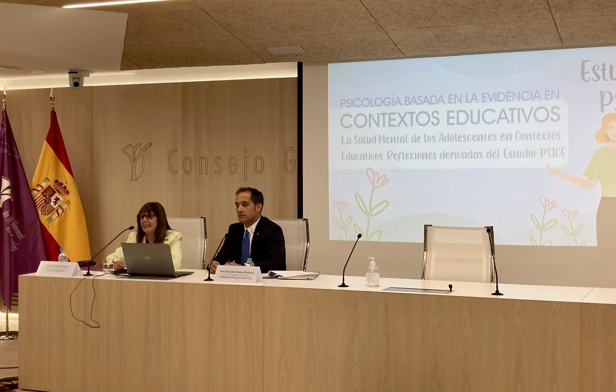 cop_psicologia's tweet photo. Presentamos el estudio ‘PsiCE’, psicología basada en la evidencia en contextos educativos’ con Pilar Calvo, coordinadora general del estudio y @EduardoFonsec31, investigador principal. https://t.co/29qr53Rs54