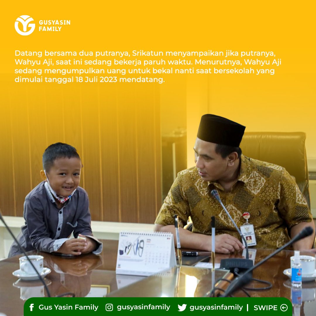 gusyasinfamily's tweet photo. Datang bersama dua putranya, Srikatun langsung mengucapkan rasa terima kasih ketika bertemu Gus Yasin, sapaan Wagub di ruang kerja.

"Terima kasih sekali ya Pak, (kami) sudah dibantu, anak saya bisa sekolah..” https://t.co/vMj8AzQiJ3
