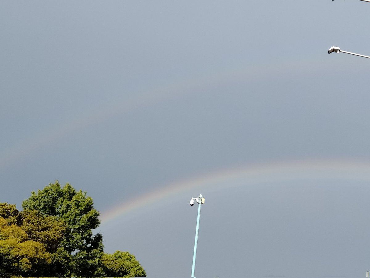 どしゃ振りの後、二重の虹が出ました✨
いい事ありそう🥰
皆さまにも、いい事ありますように☺️
#虹　#大分市　#二重の虹