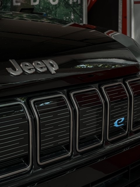 Auto88BCN's tweet photo. Solicita tu prueba y déjate enamorar por la agilidad de sus 156cv que han llegado para conquistar la movilidad urbana sin perder la esencia Jeep, gracias a su sistema Select-Terrain.⛰️ https://t.co/8n6nPOMrZi