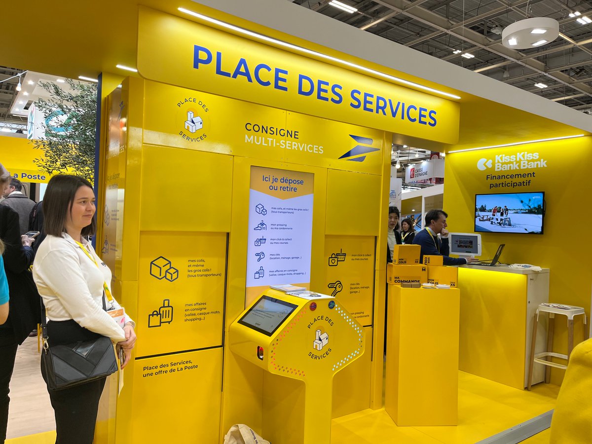 #VivaTech
Le COLIDROP de 📦 <a href="/ouidrop/">OUIDROP📦</a> :  station de #ClickNCollect autonome et automatisée permettant le dépôt/retrait de colis ecommerce et commandes alimentaires (drive pieton) 24h/7j 

A découvrir en vidéo sur le stand <a href="/GroupeLaPoste/">La Poste Groupe</a> #FrenchIoT

(photo d'un précédent salon)