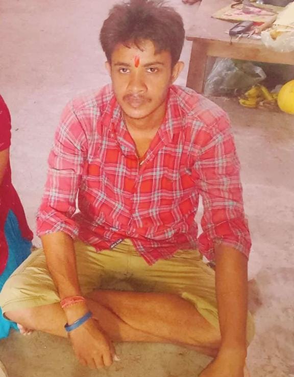 कृपया RT करके इस बच्चे को तलाश करने में मदद करें । काफी दिनो से गायब है । अपने माता पिता का इकलौता बेटा है । शायद आपके एक रिट्वीट से इसे तलाश करने में मदद मिल जाय ।