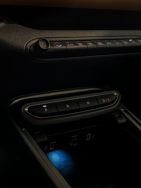 Auto88BCN's tweet photo. 🔋¡Ya puedes venir a ver el nuevo #Avenger 100% eléctrico a La Maquinista!🔋

Con una autonomía de 400km (hasta 550km en ciudad) y su amplio espacio de almacenamiento, el Jeep Avenger es un compañero perfecto para tu día a día y un divertido aliado para tu lado más aventurero. https://t.co/X4NHwHbtGI