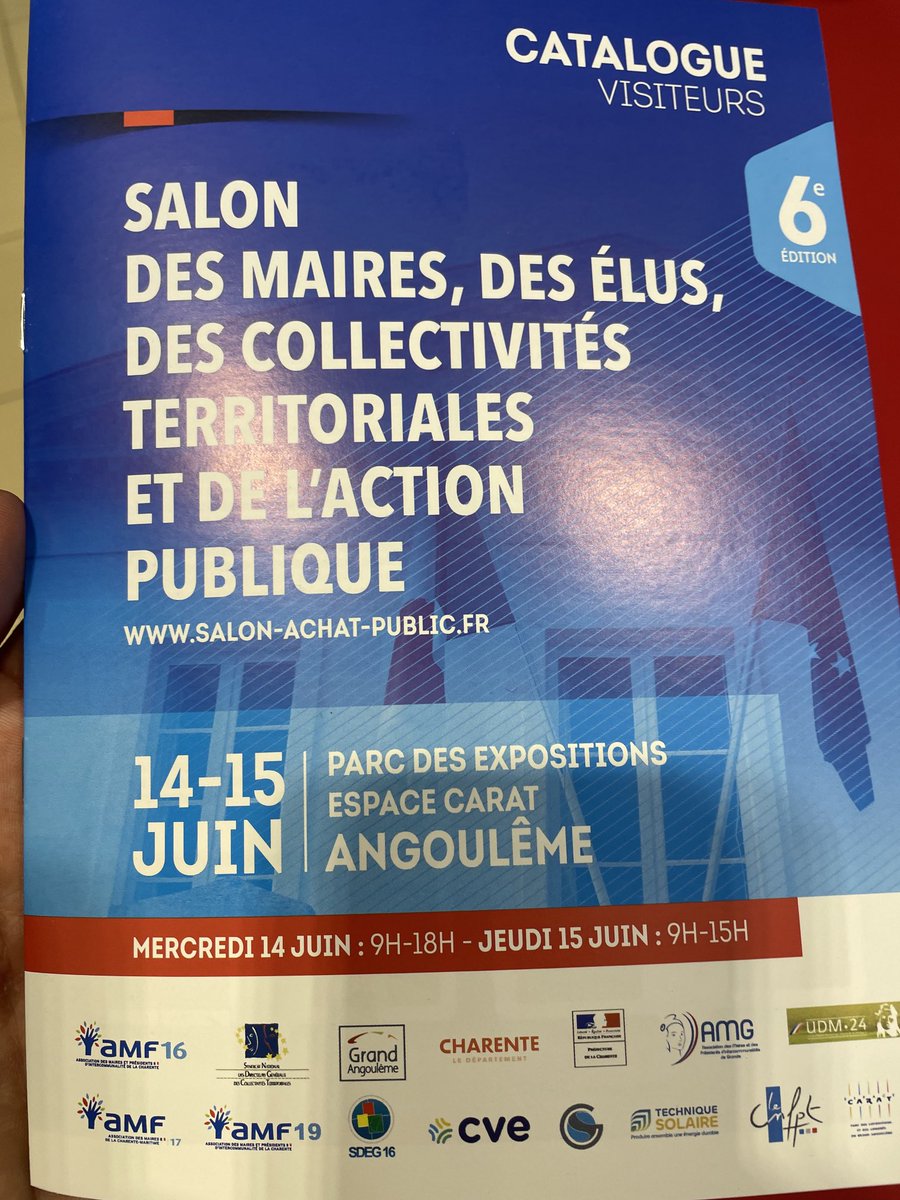Arrivé au salon des Maires de la Charente #Angoulême ⁦@SalonAchatP⁩, très heureux de participer à la signature du nouveau contrat de #concession entre le SDEG 16, EDF et @enedis. Merci aux élus pour leur confiance.