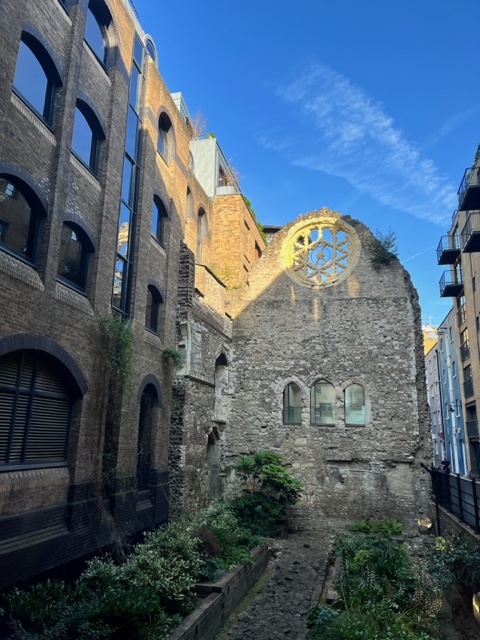 lee_wilkinson2's tweet photo. Benefits of hayfever, an early morning wander through #London #MagicStreets https://t.co/pxadp6cWlp https://t.co/reSBVOi4oa