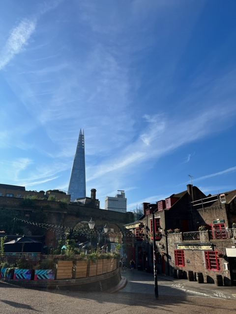 lee_wilkinson2's tweet photo. Benefits of hayfever, an early morning wander through #London #MagicStreets https://t.co/pxadp6cWlp https://t.co/reSBVOi4oa